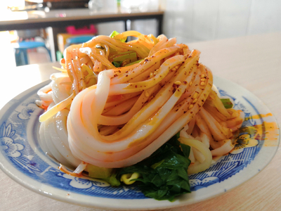 西安涼皮走紅網絡，價格是否水漲船高？